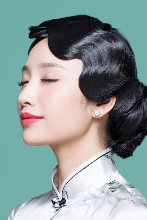 We asked hairstylists how to do finger waves at home with an easy step-by-step tutorial. #beautytips #haircaretips #haircolor #hairstyle #fingerwaves Waterfall Bangs, Vintage Waves Tutorial, Vintage Finger Waves, Finger Waves Hairstyle, Finger Waves Tutorial, 70s Inspired Hair, Waves Hairstyle, Fun Hairstyles, Finger Wave Hair