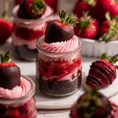 Chocolate Strawberry Mousse Cake Parfaits Chocolate Strawberry Parfait, Strawberry Parfait Desserts, Strawberry Chocolate Dessert, Chocolate Strawberry Dessert, Frosting For Cake, Cake Parfait, Food Truck Desserts, Strawberry Chocolate Cake, Strawberry Mousse Cake