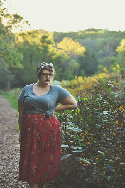 Spunky, retro, vintage, feminine style curvy, plus size outfit.  The Classy Junk Vintage Feminine Style, Summer Outfits Big Stomach, Modest Plus Size Fashion, Plus Size Summer Outfits Big Stomach, Short Plus Size Fashion, Vintage Feminine, Plus Size Summer Fashion, Plus Size Outfit, I'll Wait