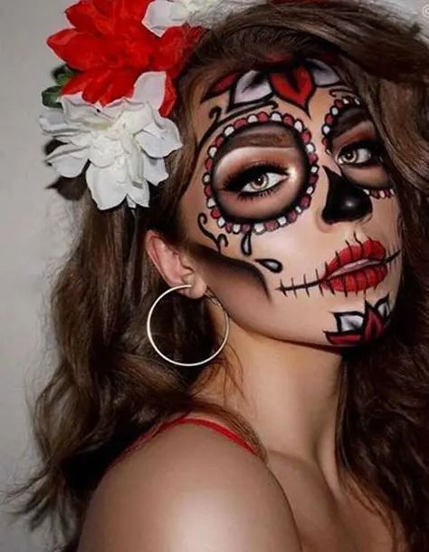 30+ Insane Yet Pretty Halloween Makeup Ideas | Easy Halloween Makeup Day Of The Dead Makeup, Easy Halloween Makeup, Halloween Make-up Looks, Holloween Makeup, Joker Makeup, Dead Makeup, Cute Halloween Makeup, Halloween Makeup Diy, Halloween Beauty