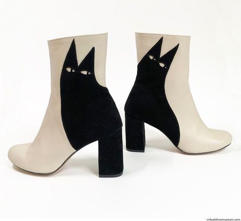 Cat Boots, Mode Shoes, Mode Tips, Charlotte Olympia, Crazy Shoes, Pretty Shoes, Mode Inspiration, On The Side, Vivienne Westwood