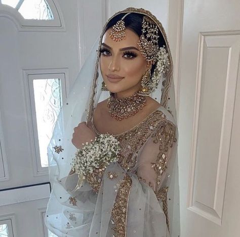 Nikkah Look, Desi Bridal Makeup, Asian Bridal Makeup, Pakistani Bridal Makeup, Desi Wedding Dresses, Asian Bridal Dresses, Asian Wedding Dress, Desi Bride, Mode Zara