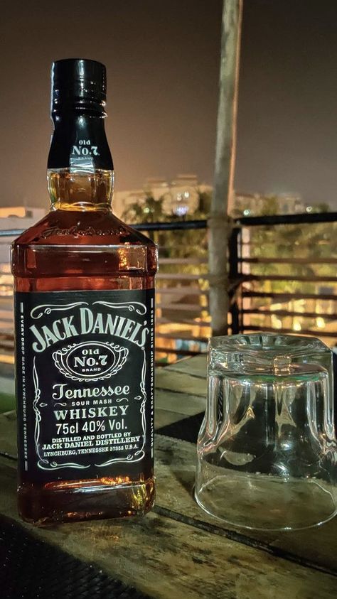 #jackdaniels #instagram #instagramstory #instagramstories Alcohol Snapchat, Alcohol Snapchat Party, Snapchat Party, Jack Daniels Drinks, Fake Instagram Story, Alcoholic Drinks Pictures, Jack Daniels Distillery, Strong Drinks, Alcohol Party