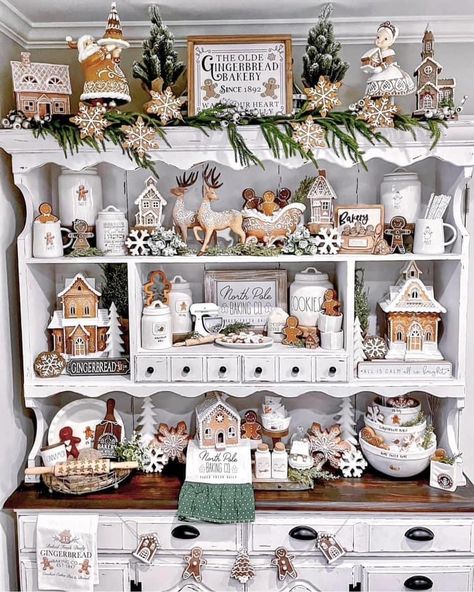 Gingerbread Christmas Decor, Gingerbread House Decorations, Gingerbread Decorations, Christmas Gingerbread House, Christmas Lovers, Gingerbread Houses, Christmas Makes, Christmas Display, Christmas Gingerbread