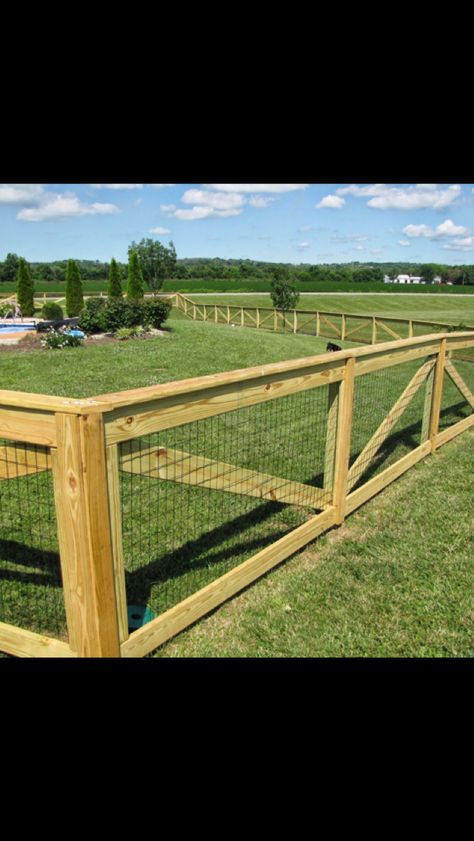 Privacy Fence Ideas Acreage, Cabin Fencing Ideas, Dog Fence Large Yard, Strong Fence Ideas, Ranch Style Wood Fence, Large Acreage Fencing, Affordable Backyard Fence Ideas, Large Fenced In Backyard Ideas, Big Fenced In Backyard