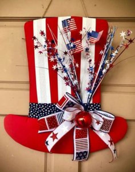 Fouth Of July Crafts, Patriotic Signs, Patriotic Crafts Diy, Uncle Sam Hat, Patriotic Door Hanger, Patriotic Diy, Americana Crafts, Fourth Of July Decorations, Patriotic Sign