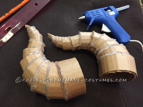 Malificent Horns Diy, Disney Villain Costume Ideas, Malificent Head Piece, Malificent Fairy Costume, Maleficent Wings Diy, How To Make Horns, Maleficent Horns Diy, Young Maleficent Costume, Diy Maleficent Costume