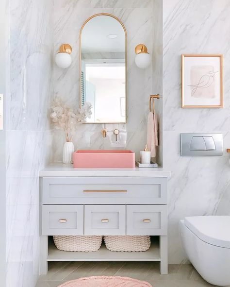 53 Best Bathroom Design and Décor Ideas Girls Bathroom Design, Earthy Room, Small Half Bathroom, Baños Shabby Chic, Girl Bathroom Decor, Teen Bathrooms, Girly Bathroom, Girl Bathrooms, Best Bathroom Designs