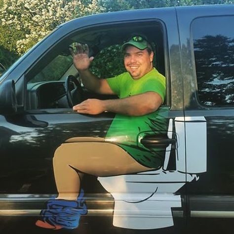 Local Ontario Plumber Makes a Big Splash With Truck Decal That Shows Him Sitting on a Toilet Funny Walmart Pictures, Plumbing Humor, Plumber Humor, Truck Memes, Walmart Pictures, Car Jokes, Funny Car Memes, Putao, Car Memes