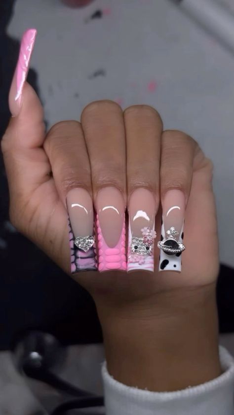 Birth Day Nails Ideas, Long Nails With Charms Y2k, Long Cute Nails Ideas, Tiktok Pfp Ideas Aesthetic, Calm Outfits Black Women, Christmas Nails Black Women, Hello Kitty Nail, Kitty Nails, Acrylic Nail Set