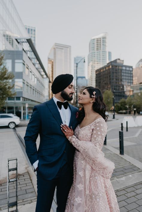 Punjabi Engagement, Brown Couples, Punjabi Wedding Couple, Indian Engagement, Anand Karaj, Dream Marriage, Sikh Bride, Shoot Poses, Foto Wedding