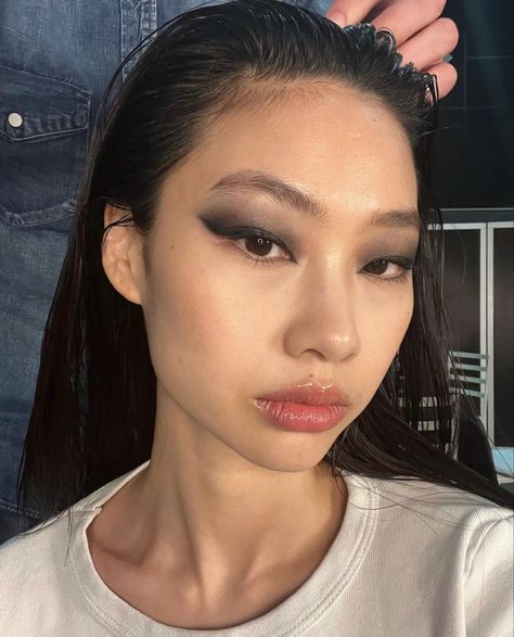 hoooooyeony Hoyeon Jung Makeup, Asian Nose Piercing, Asian Smokey Eye, Jung Hoyeon, Hoyeon Jung, 90s Makeup, Favorite Makeup Products, Bare Face, Goth Makeup