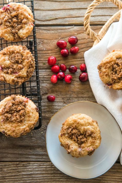 Cranberry Coffee Cake Muffins | www.mountainmamacooks.com Coffee Cake Muffin Recipes, Cranberry Coffee Cake, High Altitude Baking, Perfect Chocolate Cake, Coffee Cake Muffins, Cranberry Muffins, Muffin Streusel, Cake Muffins, Baking Muffins