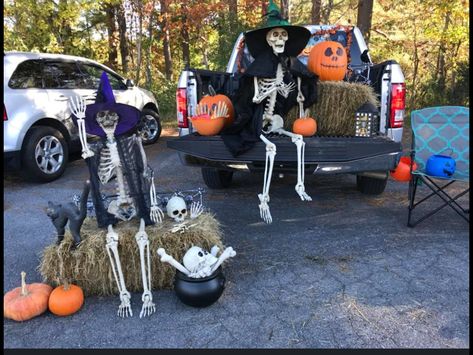 Trunk Or Treat With Truck Bed, Pickup Truck Trunk Or Treat Ideas, Trunk Halloween Decorating Ideas, Truck Halloween Decorations, Pumpkin Patch Trunk Or Treat Ideas, Truck Bed Trunk Or Treat Ideas, Pick Up Truck Trunk Or Treat Ideas, Halloween Camping Decorations, Halloween Car Decorations