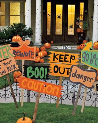 Halloween decorations : IDEAS & INSPIRATIONS  Halloween Decorations DIY Halloween Decor Halloween Signs Diy, Diy Halloween Dekoration, Easy Halloween Decorations, Diy Halloween Decor, Adornos Halloween, Spooky Halloween Decorations, Halloween Yard Decorations, Yard Decorations, Easy Diy Halloween