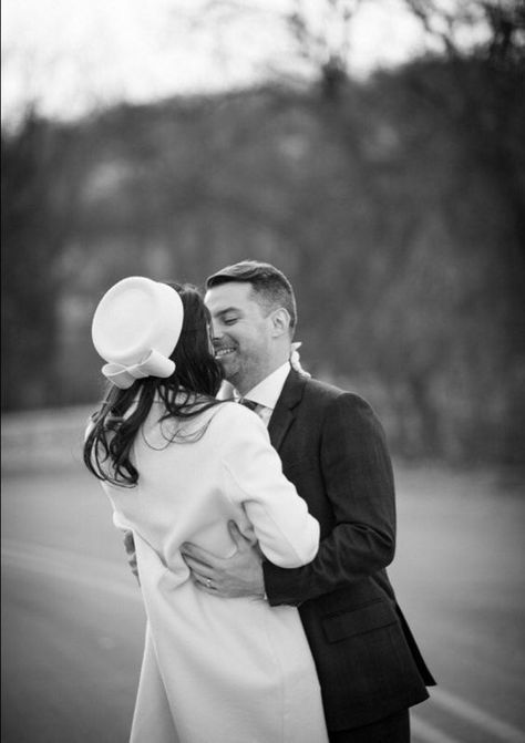 White Pillbox Hat/ Winter Wedding Hat / Bridal Hat/ Audrey - Etsy White Pillbox Hat, Fishers Hat, Short Brim Hat, Formal Hat, Elegant Headband, Vintage Style Hat, Happy Bride, Bridal Hat, Classic Brides