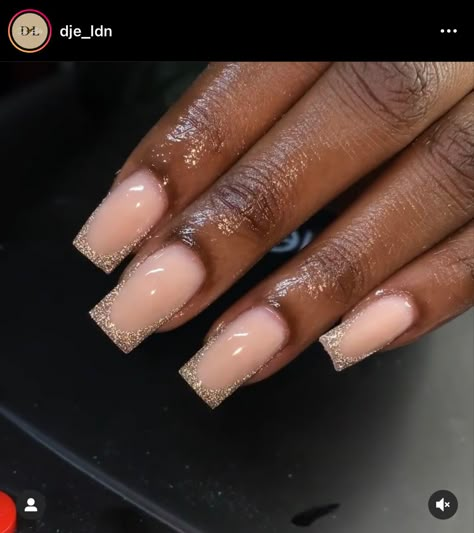 Gold Flake Nails Square, Champagne Short Nails, Black And Gold French Tip Nails Square, Nails That Go With A Gold Dress, Gold French Tip Nails Square, Champagne French Tip Nails, Champagne Nails Short, Black And Gold Pedicure, Champagne Acrylic Nails