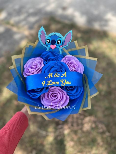 7 Rose Bouquet with the colors of your choice Stitch Flower Bouquet, Rose Bouquet Birthday, Stitch Bouquet, Halloween Bouquet, Ribbon Flowers Bouquet, Bouquet Birthday, Diy Ribbon Flowers, Creative Birthday Gifts, Creative Birthday