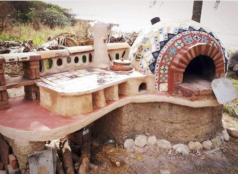 Cob Fire Pit, Cobb Pizza Oven, Cob Oven Design, Cob Pizza Oven Diy, Outdoor Cob Kitchen, Cob Pizza Oven, Cob House Kitchen, Adobe Oven, Cobb Oven