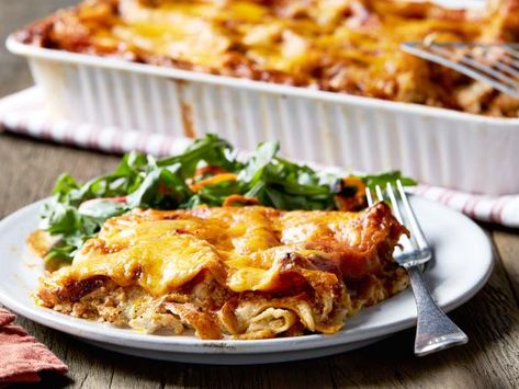 Get Ree Drummond's Chicken Enchilasagna Recipe from Food Network Chicken Enchilasagna, Pioneer Woman Chicken, Cowboy Food, Ree Drummond Recipes, Green Enchilada Sauce, Pioneer Woman Recipes, Ree Drummond, The Pioneer Woman, Top Recipes