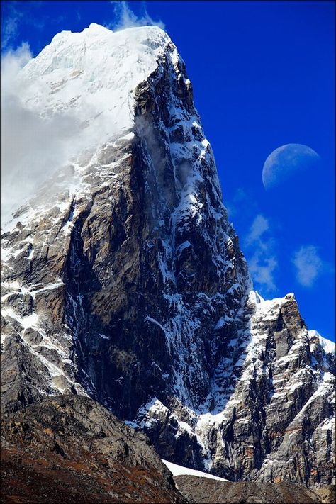 Beautiful...Eiger north face? Eiger North Face, Birth Charts, Monte Everest, Mountain Love, Mother 3, Mt Everest, Fantasy Island, I'm Crazy, Kathmandu Nepal