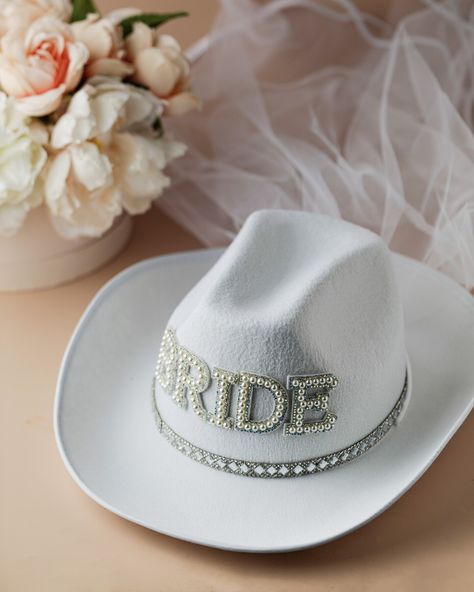 Cowboy Bride Wedding Hat with veil bride hat bachelorette party hat, bride white hat, bridal shower hat Bachelorette Cowboy Hats, Cowbow Hat, Country Western Bachelorette Party, Crown Veil, Veil Pearl, Bachelorette Party Hat, Trendy Hats, Bridesmaid Bachelorette, Bridal Honeymoon