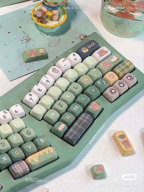 #studioghibli Green Keyboard, Fancy Keyboard, Aesthetic Keyboard, Computer Set, Cute Stationary School Supplies, Cute School Stationary, Pinterest Room Decor, Aesthetic Green, Key Caps