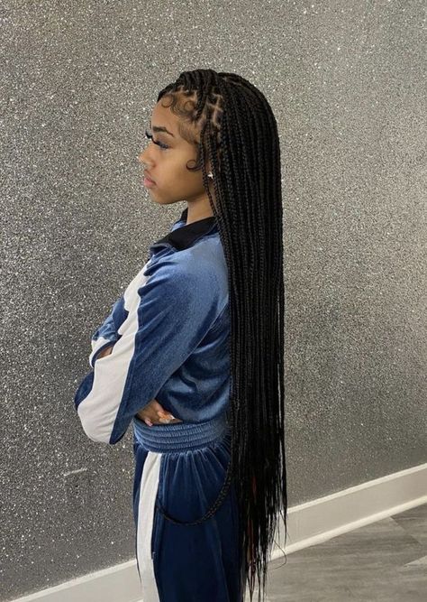 Knotless Braids With Edges Out, Frontal Box Braids, Knotless Box Braids With Edges, Knotless Box Braids Edges, Edges For Knotless Braids, Edges Hairstyles Black Girls Braids, Jet Black Knotless Braids, Box Braids With Edges, Edges With Knotless Braids