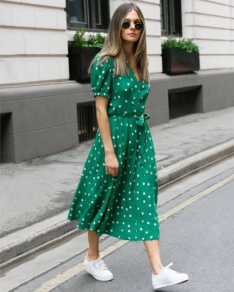 Green Dress Casual Outfit, Green Dress Outfit Casual, Bohemian Dress Outfit, Midi Dress Outfit Casual, Winter Typ, Dresses Australia, Summer Dress Outfits, Everyday Dresses, Lovely Dresses