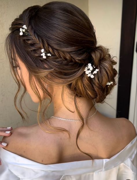 Wedding Hair Updo Elegant Classy, Brunnete Hairstyle Wedding, Self Bridal Hairstyles, Wedding Hairstyles Brunette Medium, Prom Hair Styles Short Hair, Wedding Hairstyles Black Hair, Moh Makeup, Floral Updo, Cute Wedding Hairstyles