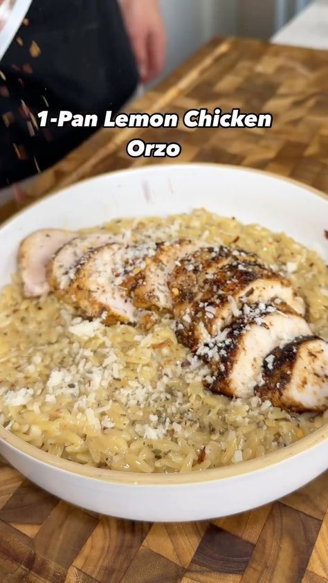 Easy 1-Pan Lemon Chicken Orzo in Under 30 minutes! 😍 (recipe 👇🏽) Cre by @ice.karimcooks Macros (x4 servings): 489 calories |57g P | 35g C … | Instagram 1 Pan Lemon Chicken Orzo, Pan Lemon Chicken, Lemon Chicken Orzo, Lemon Orzo, Chicken Orzo, Mediterranean Diet Plan, Chicken Main Dishes, Boneless Skinless Chicken, Easy Dinners