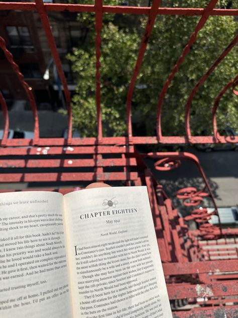 Reading Summer Aesthetic, Mtv Downtown, Reading Summer, Nyc Rooftop, Nyc Summer, Fire Escape, Nyc Life, Summer Mood, Books Reading