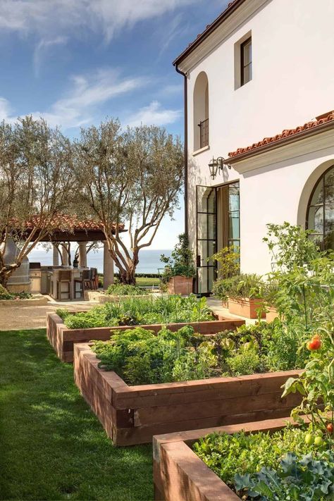 A beautiful Santa Barbara Spanish revival house on the Newport Coast Spanish Style Homes Backyard, Spanish Style Landscaping, Spanish Ranch House, Spanish Style Farmhouse, Spanish Revival Home Exterior, Spanish Revival House, Spanish Landscaping, Spanish Ranch Style Homes, Spanish House Exterior