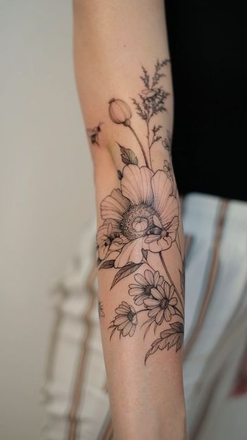 Tato Lengan Bawah, Natur Tattoo Arm, Quarter Sleeve Tattoos, Garden Tattoos, Capricorn Tattoo, Wildflower Tattoo, Poppies Tattoo, Tattoos For Women Half Sleeve, Tato Lengan