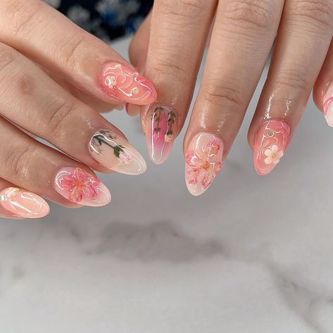 Flower Resin Nails, Aesthetics Nails, Apres Nails, Almond Gel Nails, Nagel Design, Hard Gel Nails, 3d Flower Nails, Hello Nails, Short Almond