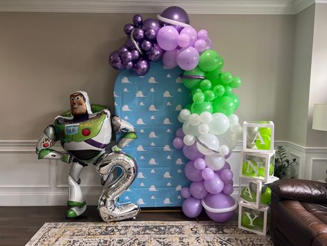 Buzz Light Year Balloon Garland, Buzz Lightyear Balloons, Buzz Lightyear Party Decorations Diy, Buzz Lightyear Balloon Garland, Buzz Lightyear Birthday Party Decor, Buzz Light Year Birthday, Buzz Birthday, Buzz Lightyear Birthday Party, Buzz Lightyear Party