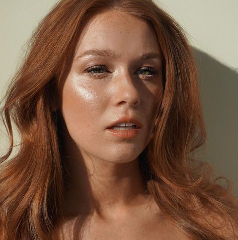 Glow ✨ @leannadecker_ Dewy Makeup Redhead, Glam Makeup Redhead, Redhead Natural Makeup, Natural Makeup For Redheads, Red Head Makeup Looks, Bridal Makeup For Redheads, Red Head Makeup, Summer Redhead, Ginger Makeup