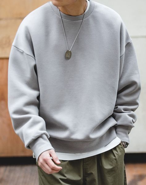 Gray Shirt Outfit, Gray Sweatshirt Outfit, Sweatshirt Outfit Men, Grey Sweater Outfit, Sweater Outfits Men, Hoodie Outfit Men, Sweat Gris, Shirt Outfit Men, Men Stylish Dress