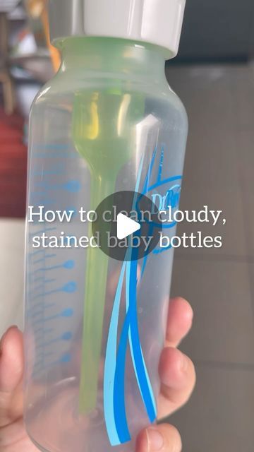 Shelley on Instagram: "One of my favourite ways to really get those baby bottles looking brand new! I’ve tried using the baby bottle dish soap but honestly nothing cleans like vinegar and dawn dish soap 👌🏻 #momhacks #motherhoodunfiltered #parentinghacks #realmomlife #babyhacks #babybottle #cleaninghacks #cleaningtipsandtricks #babyhack #babytips #mominstagram #momtipsandtricks #motherhoodunplugged #tipstomyparents" How To Clean Baby Bottles, How To Sterilize Baby Bottles, Washing Baby Bottles, Baby Bottle Organization, Dr Brown Bottles, Old Milk Bottles, Denture Cleaner, Cleaning Baby Bottles, Nursing Bottle