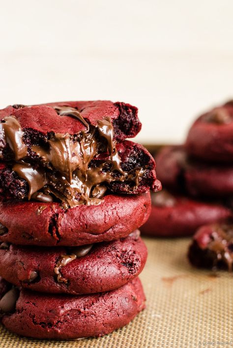 Nutella-stuffed red velvet chocolate chip cookies Red Velvet Chocolate Chip Cookies, Red Velvet Chocolate, Red Velvet Desserts, Velvet Cookies, Cookies With Chocolate, Stuffed Cookies, Red Velvet Cookies, Nutella Cookies, Nutella Recipes