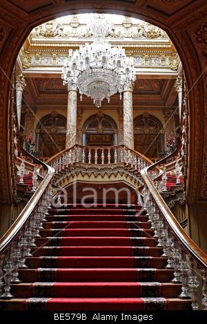 Sultan Palace, Dolmabahçe Palace, Turkey Stock, Europe Itineraries, Beautiful Places To Travel, Istanbul Turkey, Pretty Places, Eiffel Tower Inside, Ankara