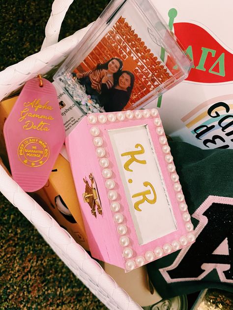 Sorority key chain and badge box Badge Box Sorority, Sorority Pin Box Ideas, Pin Box Sorority, Sorority Pin Box, Badge Box, Big/little Baskets, Tri Sigma, Pin Box, Sorority Big Little