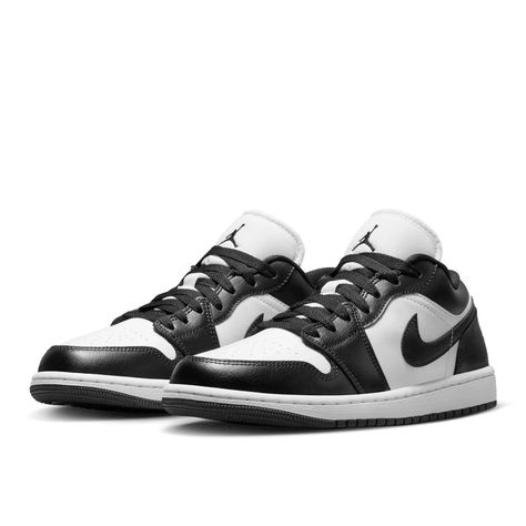 👟 Model Name: Air Jordan 1 Low "Panda" 📏 Sizes: EU 44.5 🌟 New Price: €96 💥 Old Price: €140 👉 https://bit.ly/3UBpxSC #sneakers #sale #kicks #shoesaddict #snkrs #fashion #streetwear #sneakeraddict #solebox Nike Tenis, Nike Jordan 1 Low, Reverse Mocha, Jordan 1 Low White, Nike X Travis Scott, Converse Run, Nike Air Jordan 1 Low, Womens Air Jordans, Jordan 2