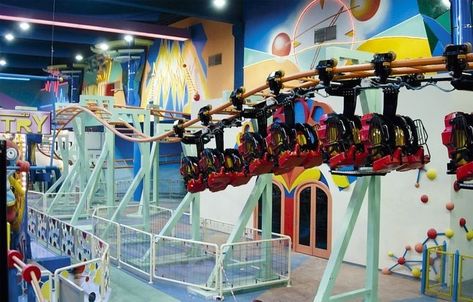 Indoor Amusement Parks, Candy Land Birthday Party, Best Christmas Toys, Game Zone, Candyland Birthday, Amusement Park Rides, Roller Coasters, Parc D'attraction, Fun Fair