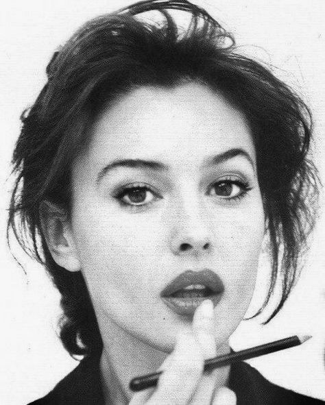 Dark Feminine Aesthetic, Model Aesthetic, Foto Art, Monica Bellucci, Feminine Aesthetic, Makeup Inspo, Aesthetic Girl, Maquillaje De Ojos, Makeup Inspiration