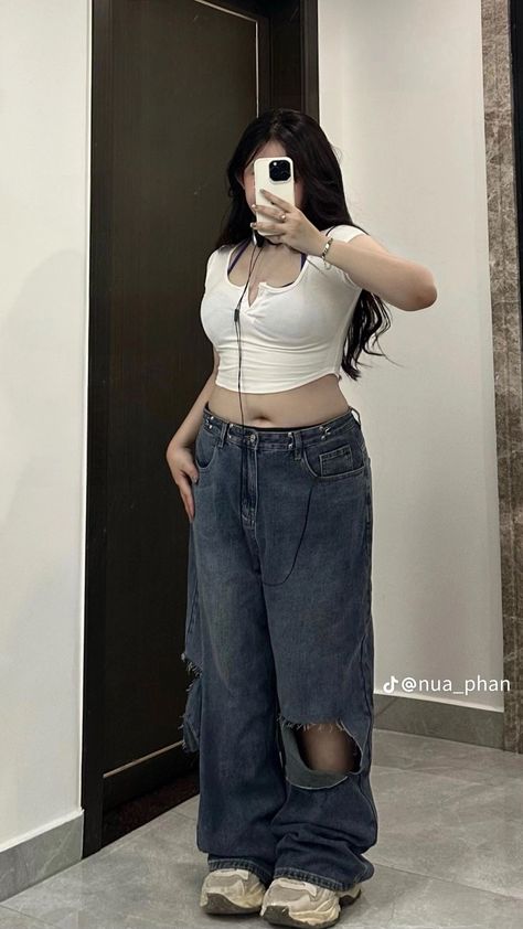 Circle Body Shape Outfits, Acubi Plus Size, Chubby Fashion Outfits Casual, Clothes For Chubby Women, Chubby Fashion Outfits, Chubby Fashion Outfits Korean, Fat Outfits, Chubby Outfits, Korean Plus Size Fashion