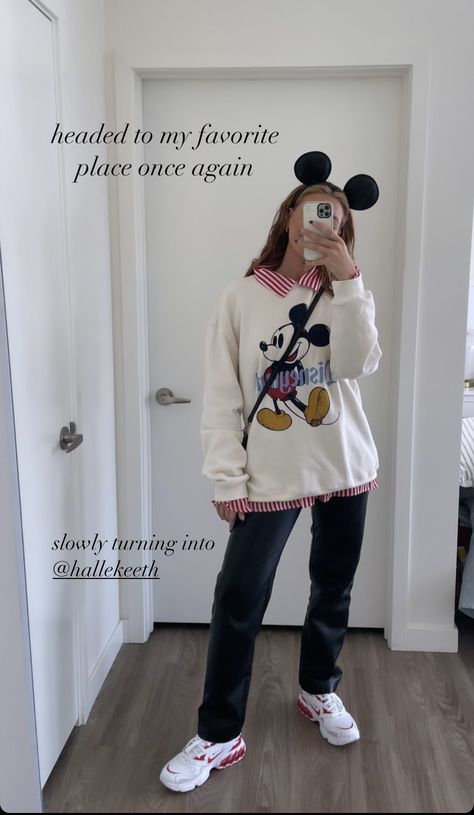 Disney Outfits Winter, Disney Winter Outfits, Disneyworld Outfits, Disney Bound Outfits Casual, Disney Trip Outfits, Disney Outfits Women, Theme Park Outfits, Disneyland Christmas, Disney Photo Ideas