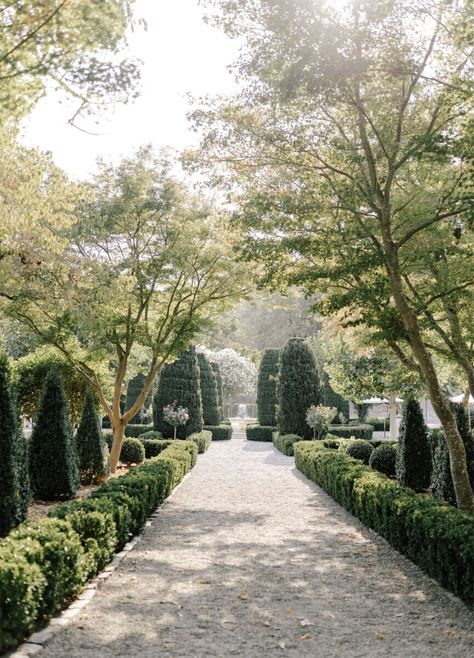 Landscape For Wedding Venues, European Wedding Venues California, Sculpture Garden Wedding, Courtyard Garden Wedding, Estate Garden Wedding, European Style Wedding Venues, Wedding Venues France, European Garden Wedding Aesthetic, California Garden Wedding