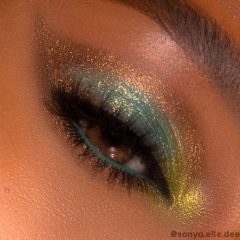 Bronze it up with this rich antique bronze hue 💝 Melt Cosmetics Beetlejuice, Creative Green Eye Makeup, Peacock Makeup Look, Colourpop Fresh Greens, Blue Wedding Makeup For Brown Eyes, Birthday Makeup Colorful, Large Eye Makeup, Eye Shadow Designs, Irish Makeup Looks