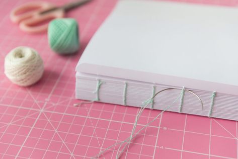 Kettle Stitch Vs Coptic Stitch - What's The Difference? - The Creative Folk Kettle Stitch Binding, Bookbinding Stitches, Notebook Binding, Coptic Stitch, Journal Making, Stitch Book, Diy Journal, Handmade Books, Book Binding